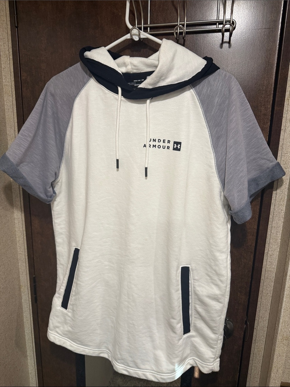 Under Armour Men’s White Short-Sleeve Hoodie with Gray Sleeves size Medium